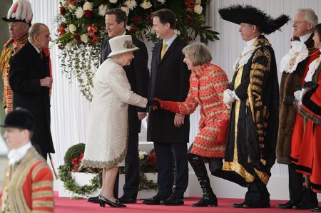 «Стыдно быть британцем». В Сети высмеяли нелепую позу премьер-министра (ФОТО)