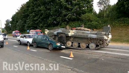 БМП раздавила легковой автомобиль на трассе в Белоруссии (ФОТО, ВИДЕО)