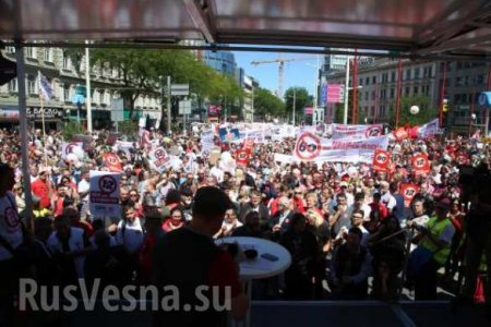 80 тыс. австрийцев вышли на улицы, протестуя против 12-часового рабочего дня (ФОТО, ВИДЕО)