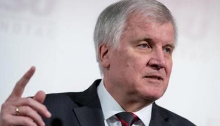 Развал правительства Германии: министр МВД и глава ХСС уходит в отставку со всех постов