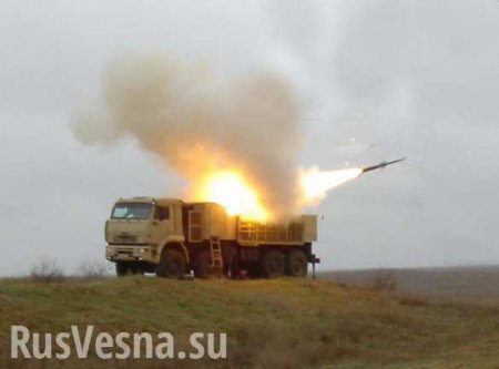 МОЛНИЯ: ПВО России сбивает вражеские объекты над авиабазой Хмеймим в Сирии