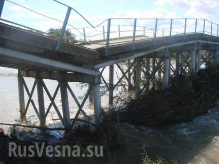 В Ивано-Франковской области обрушился мост между двумя сёлами (ФОТО)