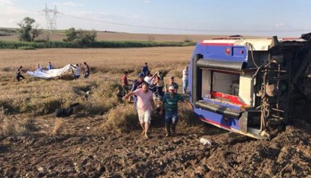 Число жертв крушения пассажирского поезда в Турции выросло до 24 человек
