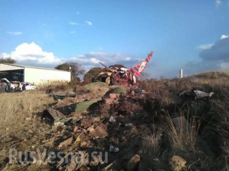 Чудесное спасение: самолёт разбился, пассажиры выжили (ФОТО, ВИДЕО)