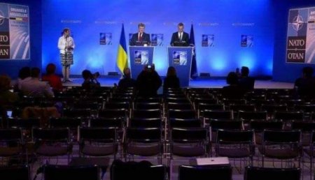 Появилось видео выступления Порошенко перед пустым залом на саммите НАТО