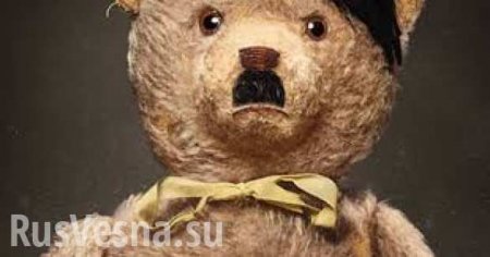 Во Львове продают мягкую игрушку в виде Гитлера (ФОТО)