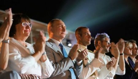 Владимир Путин прибыл на открытие оперного фестиваля в Херсонесе