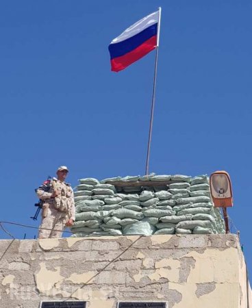 Сирия: российские военные распугали боевиков и под звуки гимна подняли флаг у границы с Израилем (+ФОТО, ВИДЕО)