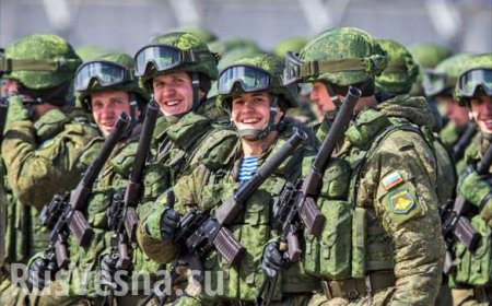 Танец победы: российский солдат с сирийцами празднует освобождение Эль-Кунейтры (ВИДЕО)