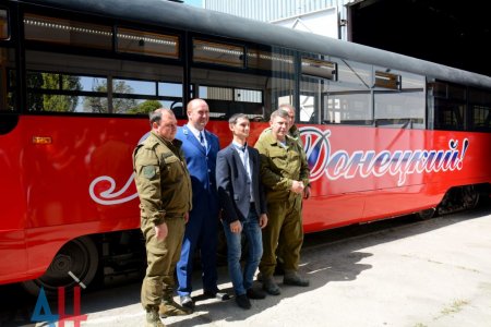 В Донецке презентовали трамвай производства ДНР (ФОТО, ВИДЕО)