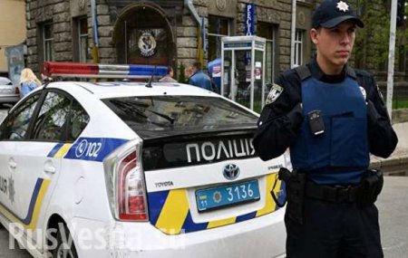 Украинский полицейский сбил ребёнка и женщину (ФОТО)