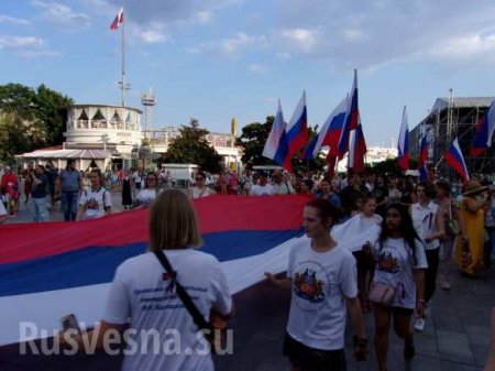 Мы дорожим триколором: как День Флага России отметили в Ялте (ФОТО)