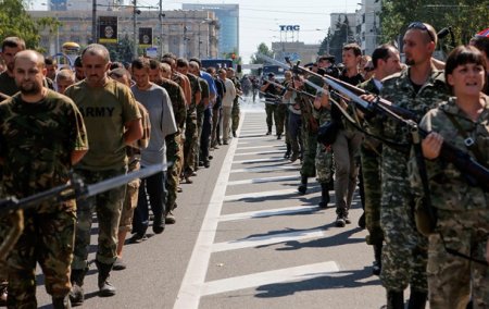 Время вышло: парад ВСУ в Донецке, блицкриг и украинский флаг над площадью Ленина (ФОТО)