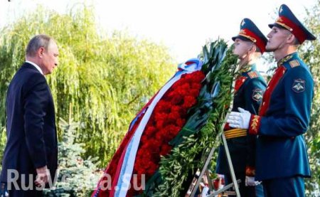 Путин отдал дань памяти погибшим морякам подлодки «Курск» (ФОТО, ВИДЕО)