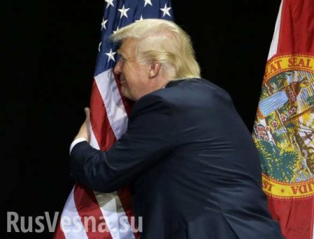 Близок к провалу: Трамп пытался раскрасить американский флаг в синий цвет (ФОТО)