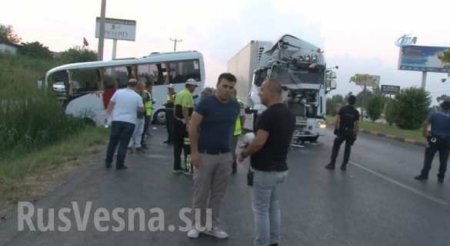 Автобус с российскими туристами попал в аварию в турецкой Анталье (ФОТО, ВИДЕО)