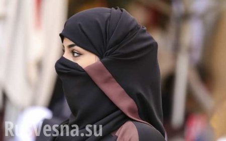 На Украине пару не пустили в ресторан из-за цвета кожи и хиджаба (ВИДЕО)