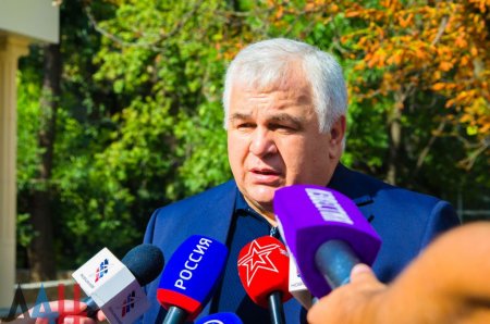 Делегации России, Абхазии и Южной Осетии возложили цветы к месту гибели Захарченко (ФОТО)