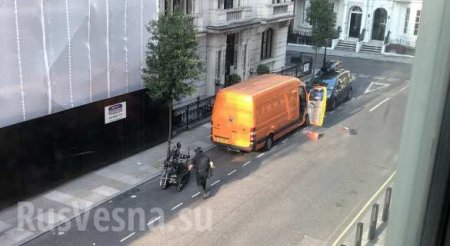 Полицейский робот взорвал машину у здания BBC (ФОТО, ВИДЕО)