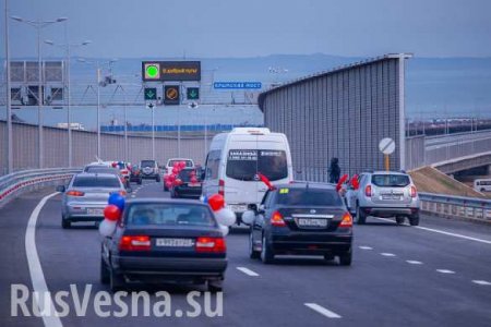 «Символ величия России»: летний трафик по Крымскому мосту превысил годовые показатели паромной переправы