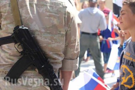 Бывшая крепость боевиков в российских флагах: дети исламистов устроили неожиданную встречу нашим военным (ФОТО)