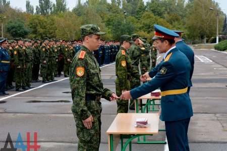 Донецк: Первокурсники военного лицея торжественно принесли клятву (ФОТО)