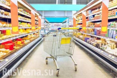 Россияне сокращают расходы в магазинах пятый месяц подряд