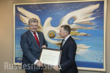 Волкер торжественно вручил Порошенко декларацию о непризнании США присоединения Крыма (ФОТО)