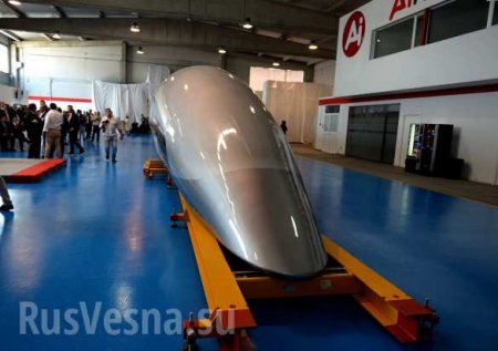 В Hyperloop показали первую пассажирскую капсулу (ФОТО, ВИДЕО)