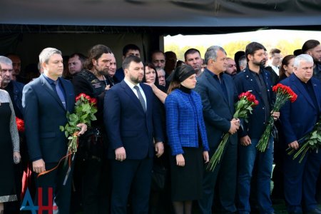 40 дней со дня смерти Захарченко: молебен у могилы Главы ДНР (ФОТО, ВИДЕО)