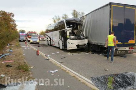 Страшное ДТП с туристическим автобусом в Германии: десятки раненых (ФОТО, ВИДЕО)
