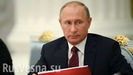Путин наградил чиновников, избитых футболистами