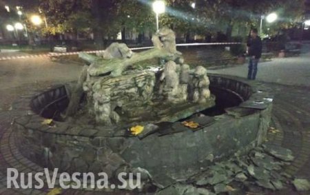 Подо Львовом подорвали фонтан гранатой (ФОТО)