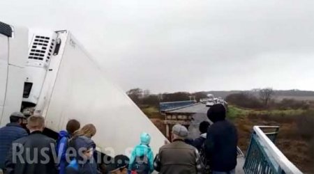 В Приморье рухнул мост, есть погибший (ФОТО, ВИДЕО)