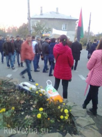 В оккупированном Лисичанске прекратили работу все шахты, горняки с семьями блокируют дороги (ФОТО)