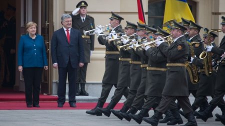 Меркель по-украински поприветствовала военных ВСУ (ФОТО, ВИДЕО)