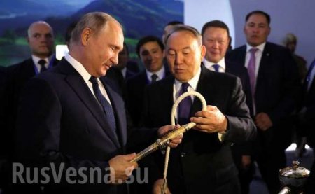 Путину в Казахстане подарили плеть и гвозди (ФОТО, ВИДЕО)