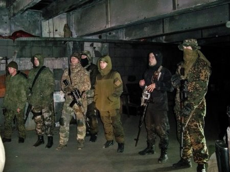«Батька-атаман!» — «Спартанцы» Моторолы и казачьи танцы на фронте в аэропорту Донецка (ФОТО, ВИДЕО)