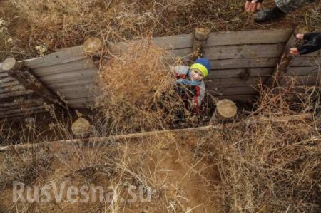 В Мариуполе детей сорвали с учёбы и бросили копать окопы (+ФОТО, ВИДЕО)