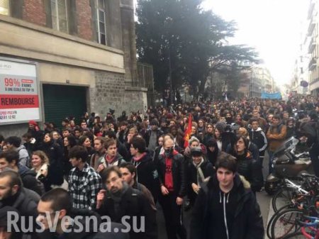 «Чёрный вторник» во Франции — на улицы вышли тысячи учащихся (ФОТО, ВИДЕО)