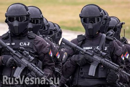 Угроза войны в Косово: Президент Сербии приехал на базу спецназа (ФОТО)