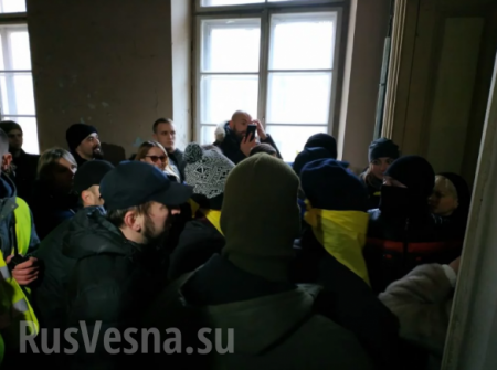 Во Львове неонацисты напали на редакцию местного СМИ (ФОТО)