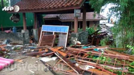 Индонезию накрыло страшное цунами, множество погибших (ФОТО, ВИДЕО)