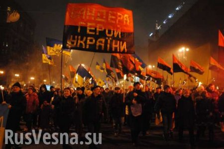 Факельные шествия и боевики в колпаках Санта-Клауса: на Украине отмечают день рождения Бандеры (ФОТО)
