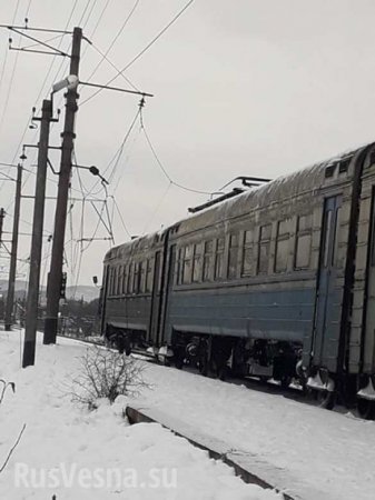 Начался Армагеддон: высоковольтный провод упал на электричку на Украине (ФОТО)
