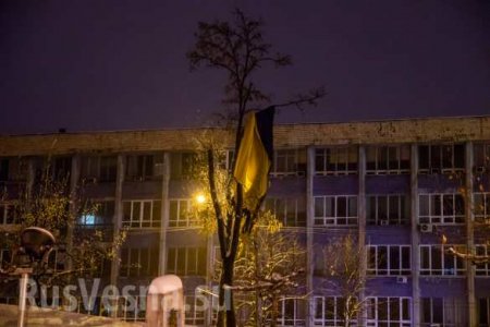 Знаки: В Днепропетровске сорван самый большой флаг Украины (ФОТО)