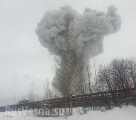 СРОЧНО: Сильный взрыв на химзаводе в Ленинградской области (ФОТО, ВИДЕО)