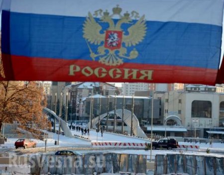 «Мы братья! С нами Бог!» — Север Косово украшен флагами России и лозунгами из-за визита Путина в Сербию (ФОТО)