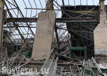 В Горловке обрушилось здание завода (ФОТО)