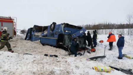 Автобус с детьми перевернулся на трассе в Калужской области: есть жертвы (+ВИДЕО, ФОТО)